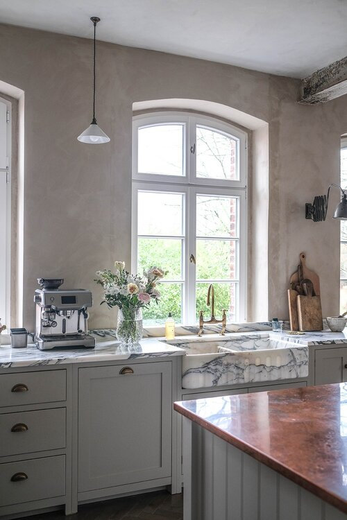 A+Beautiful+deVOL+Kitchen+in+a+Renovated+German+Schoolhouse+-+The+Nordroom+7+grid