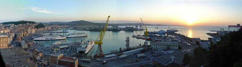 Porto di Ancona al tramonto - Ancona, Italia (auteur:author Giorgio Galeotti, 22 juillet 2009