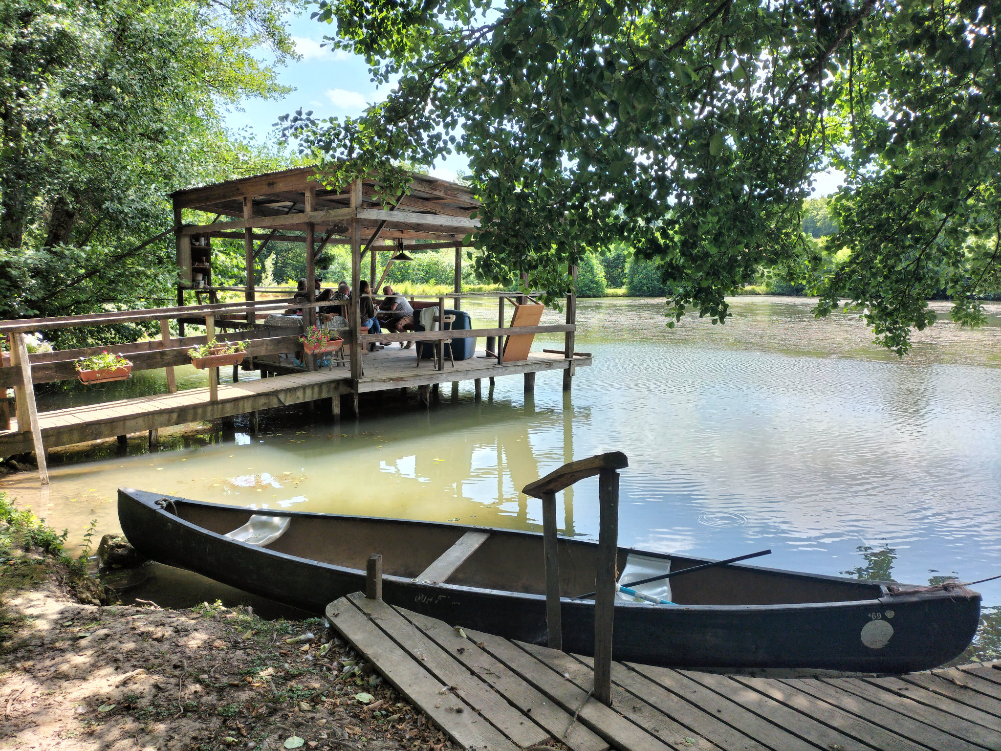 Bizy, l'étang, la barque