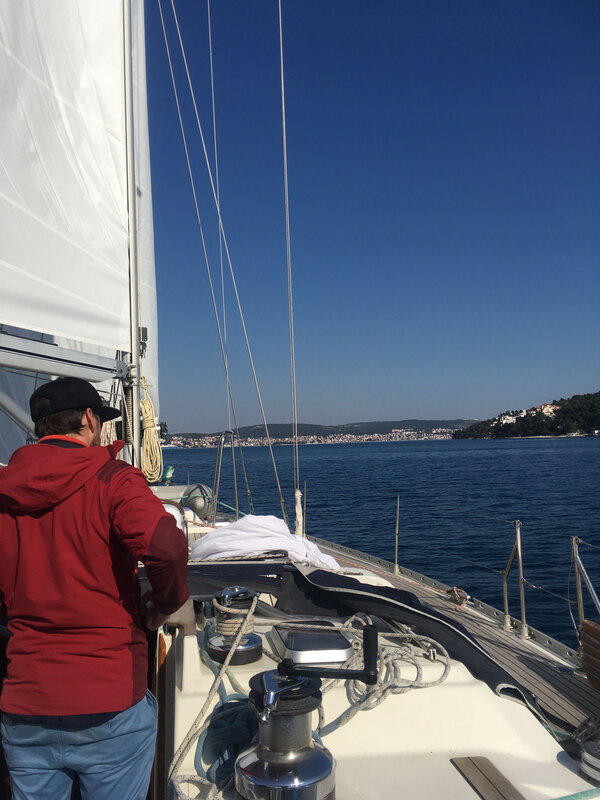 Ciovo à droite, au fond derrière la pointe le village de Tudor, jeudi 19 mars 2020