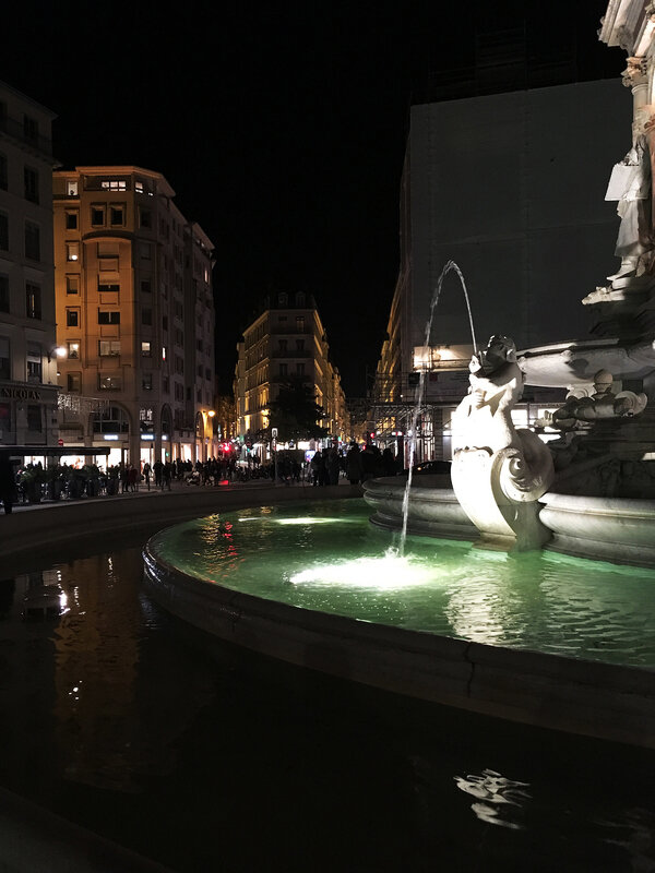 Lyon-place-des-Jacobins-ma-rue-bric-a-brac