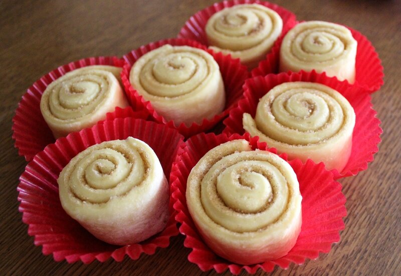 Cinnamon rolls (3)