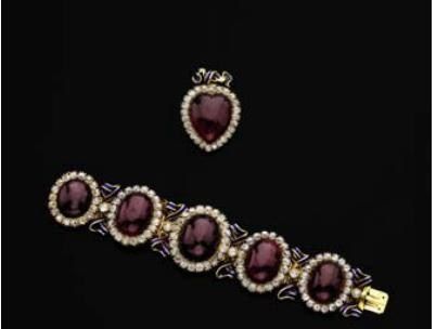bracelet_et_un_pendant_en_grenats___mail_et_diamants