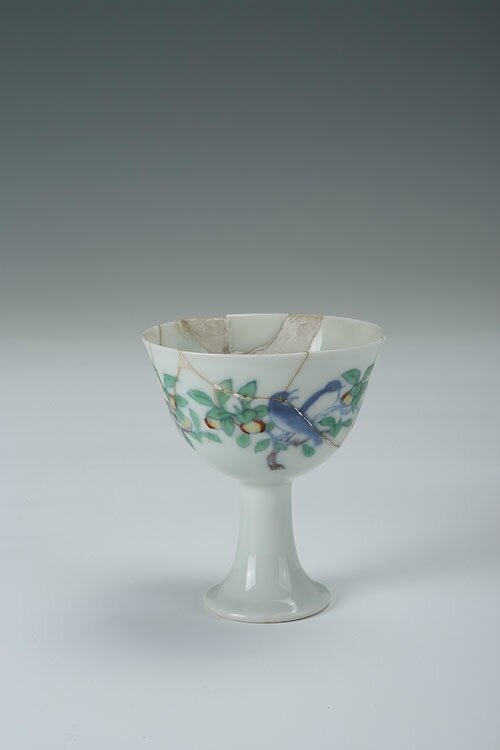 Clashing-color high-stemmed cup with the design of birds and trees, Chenghua period (1465-1487)