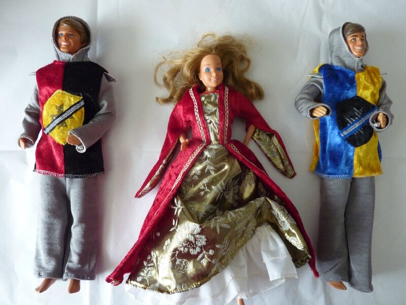 après les enfants, Barbie et Ken se déguisent