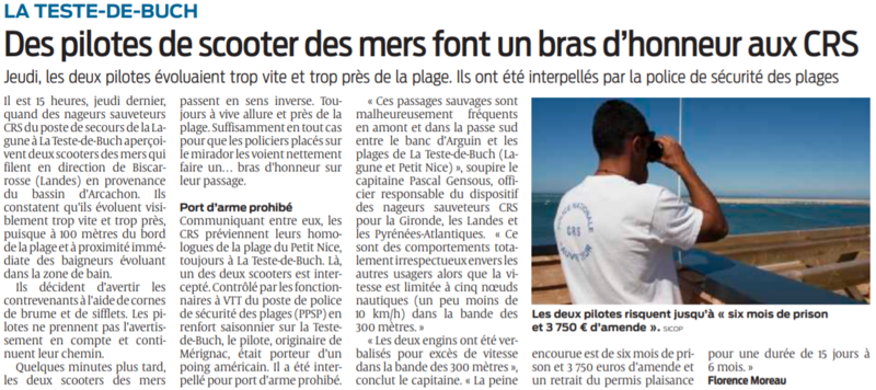 2021 07 27 SO Des pilotes de scooter des mers font un bras d'honneur aux CRS