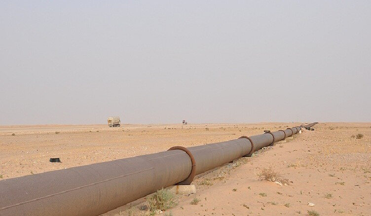 Oil-pipe-desert_019b6-752x438