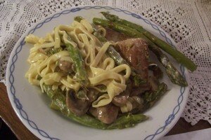 mignon de porc, pates fraiches aux champignons et asperges mignon de porc, pates fraiches aux champignons et asperges