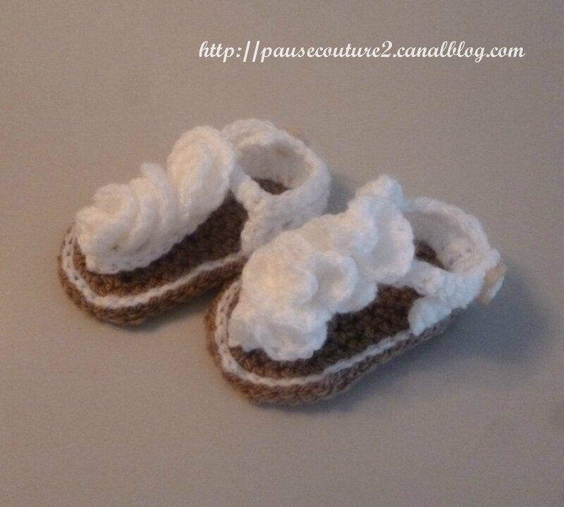 chaussons sandales blanches B