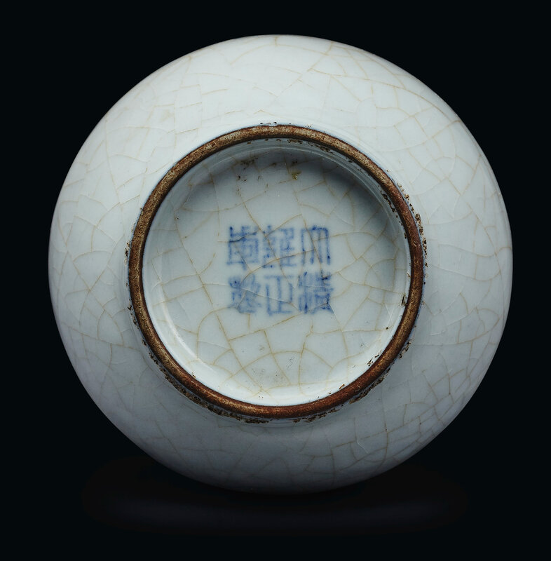 2020_NYR_19039_0856_002(a_small_guan-type_pear-shaped_bottle_vase_china_qing_dynasty_yongzheng031034)