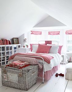 hamptons-bedroom-vintage-bedding-0311-oneill17-de