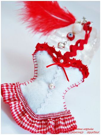 défi createur de novembre corset rouge bonheur blanc tendresse