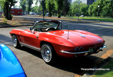 Chevrolet_corvette_sting_ray_convertible_de_1963__Retrorencard_mai_2011__02