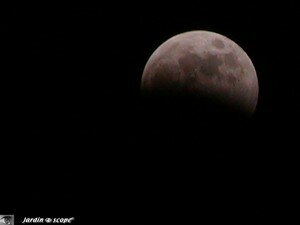 Eclipse, l'ombre gagne petit à petit du terrain