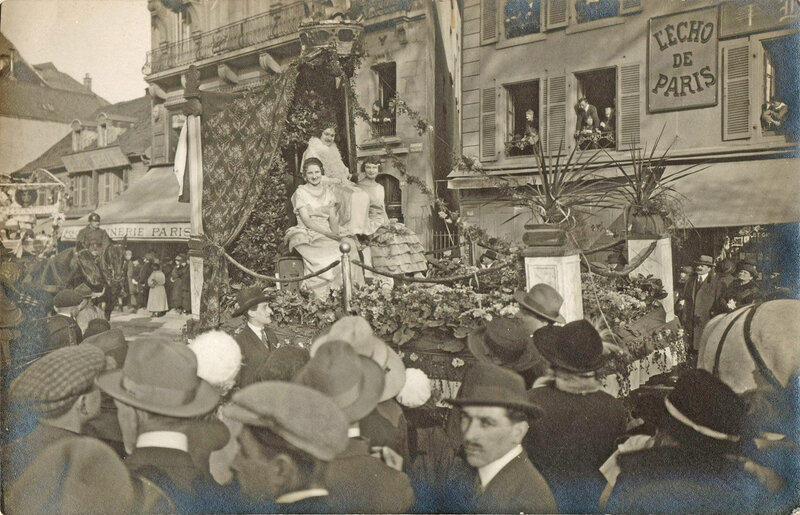 1923 04 02 Belfort CPhoto Cavalcade Mi carême Reine du Commerce JC R