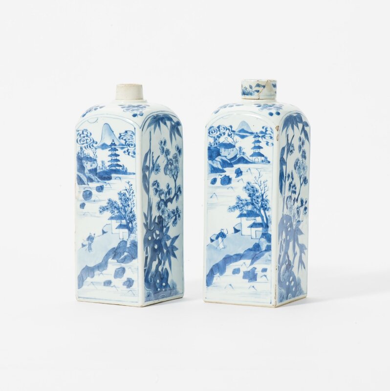 A pair of square bottles with one stopper, Kangxi period (1662-1722)