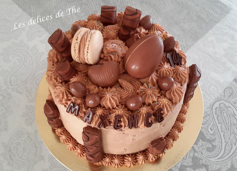 Layer cake tout chocolat déco Kinder 30 11 19 (29)