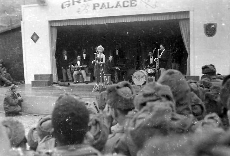1954-02-17-korea-grenadier_palace-stage-021-2