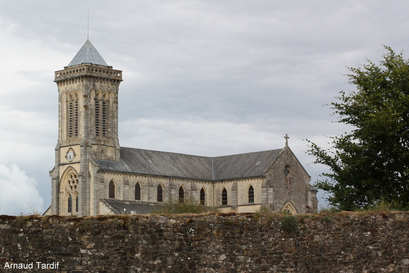 00622 Cotentin Juin 2022 - Le Clos du Cotentin - L'église Notre-Dame de Bricquebec-en-Cotentin