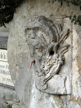 Dieu guérisseur - mise en place d'un tuyau neuf en cuivre