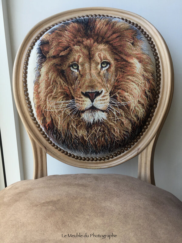 chaise-medaillon-lion-lmdp