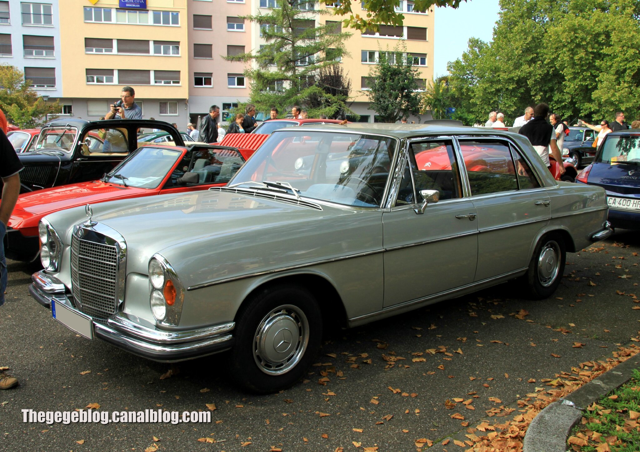 Mercedes 300 SEL 3