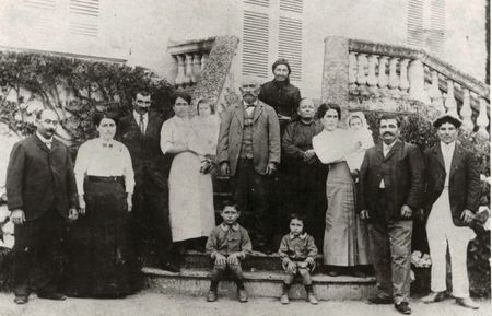 Rétro - 1911 - Gauriac - Mon père ses parents et la famille St Martin