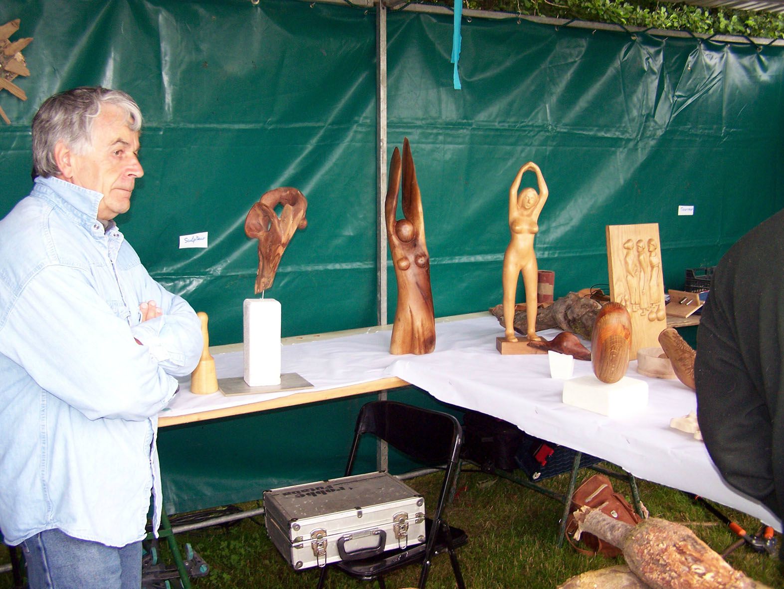 Stand sculture sur bois 4