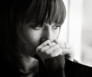 femme_triste_s_385x323_1_