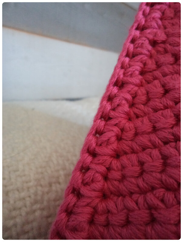 Coussin au crochet Happy Village Cam&Drey bricolent