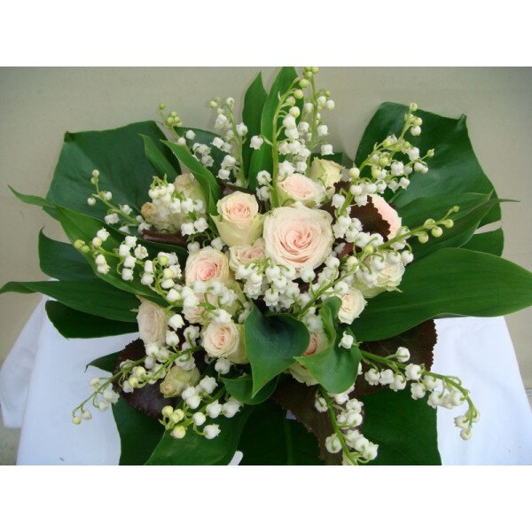 gros-bouquet-muguet--roses--disponible-du-24-avril-au-2-mai