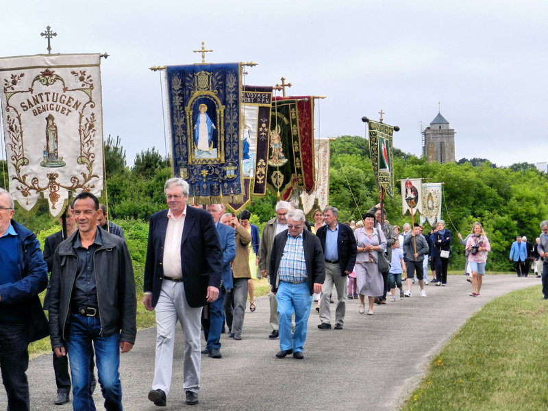 Ch43 - Derniere procession de Saint-Tugen jusqu'au Trez en 2016a