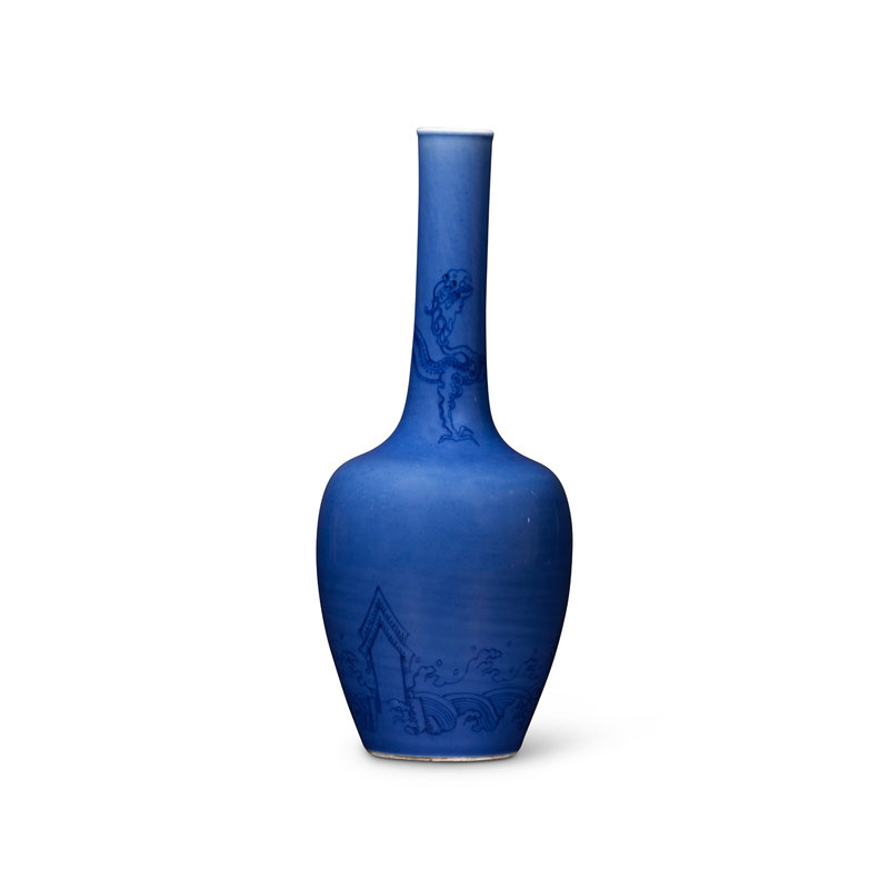2023_HGK_23051_3116_000(a_rare_underglaze-blue_decorated_blue-glazed_8216dragon8217_bottle_vas055954) (1)
