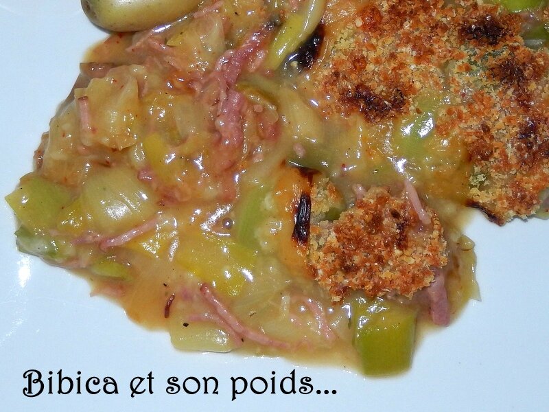 Gratin de poireaux au bacon et jambon gros plan