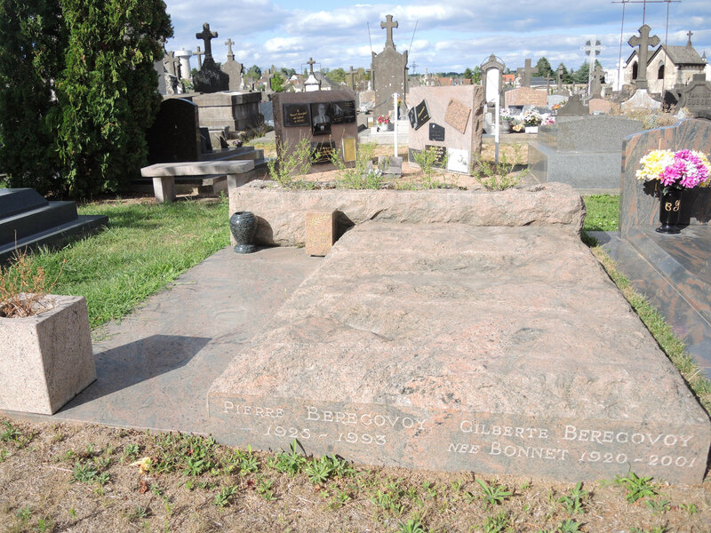 Nevers, cimetière Jean Gautherin, tombe de Pierre Bérégovoy (58)