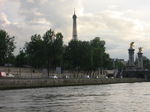 Vue_de_la_Tour_Eiffel_et_pont_Alexandre_III
