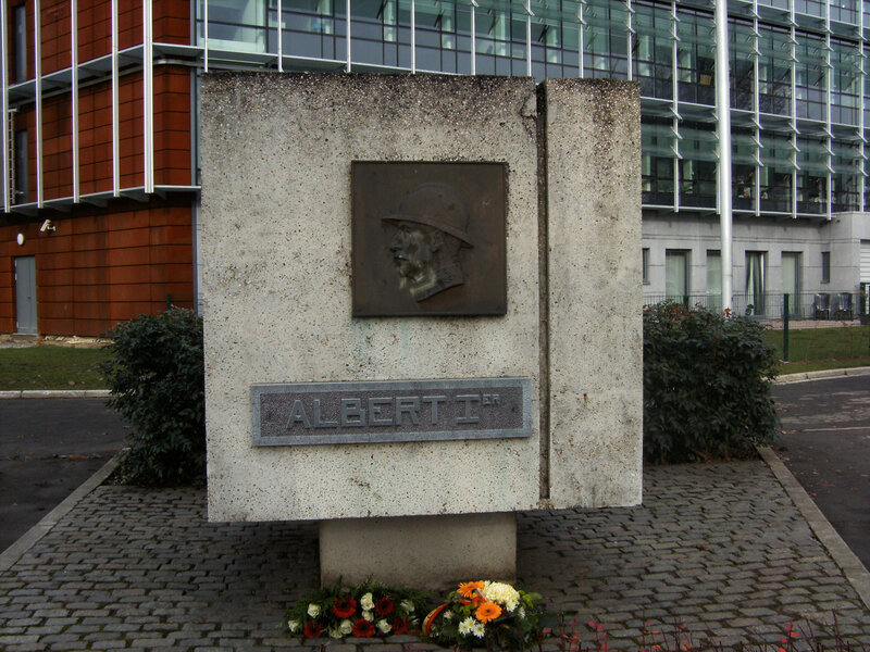 Charleroi_-_Monument_Albert_Ier-1