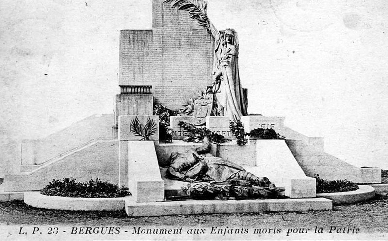 Monument aux morts Bergues7