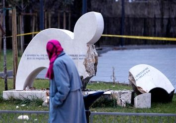 130114-bosnia-memorial-hmed-1p