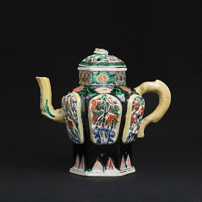 double walled Famille Noir Teapot, China, Kangxi period