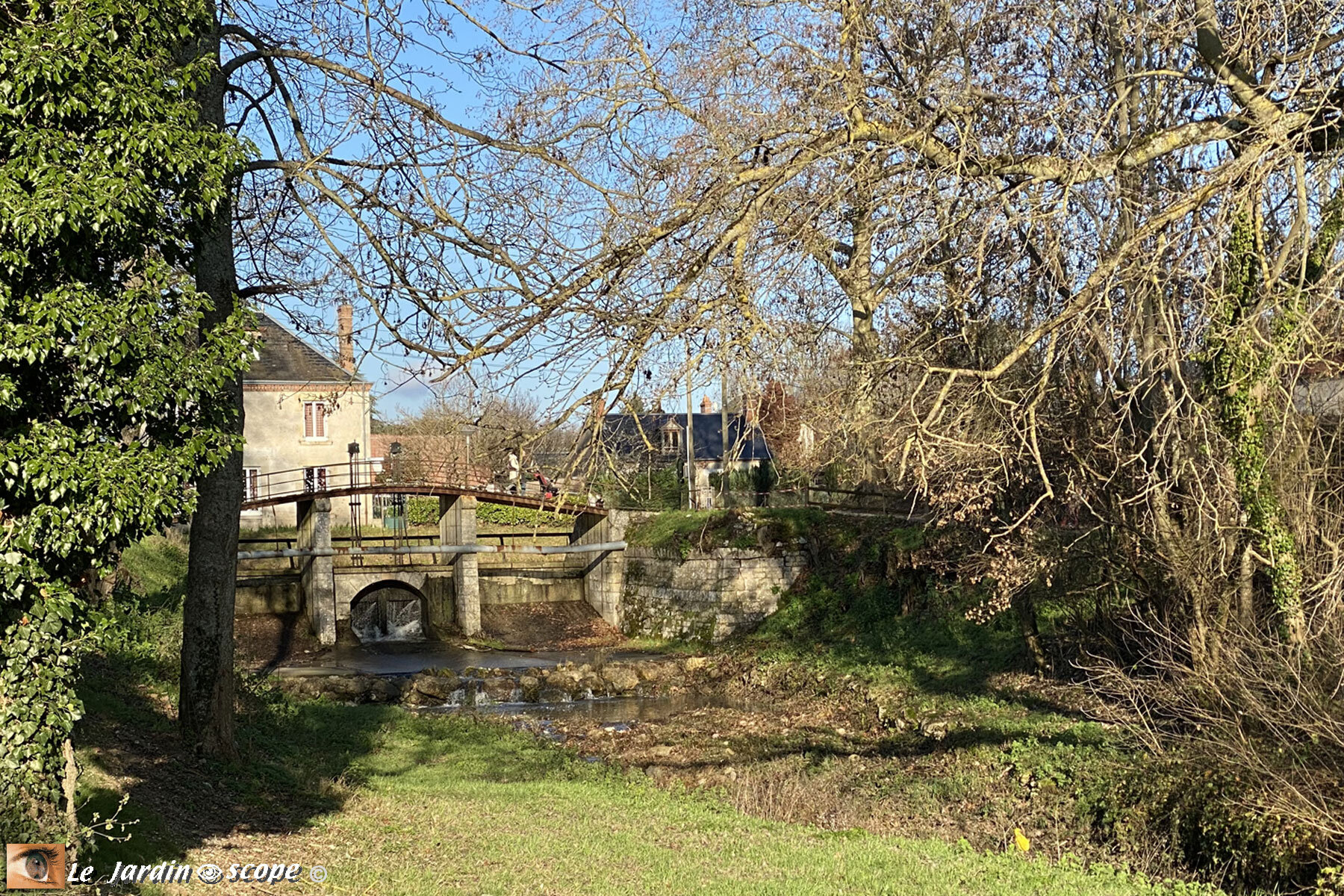 Le déversoir du canal dans la loire à Combleux