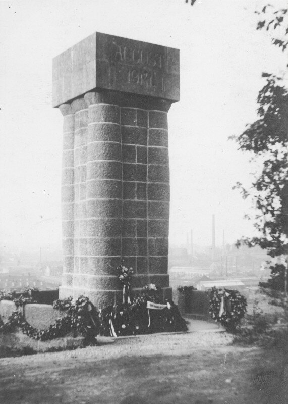 Couillet_-_monument__Den_Kameraden__-_1915_-_03