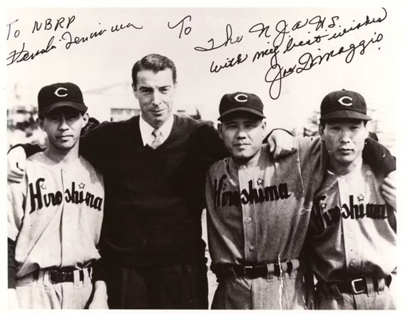 1954-02-13-japon-Hiroshima-baseball_stadium-joe_with_Kenichi_Zenimura-1