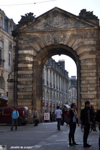 La Porte Digeaud s'ouvrant sur la Place Gambetta