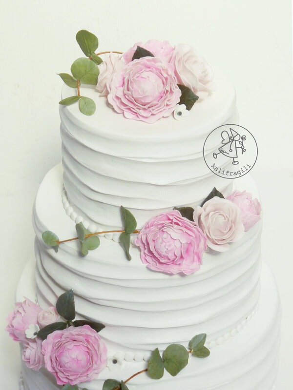 Wedding cake pivoines, roses et eucalyptus