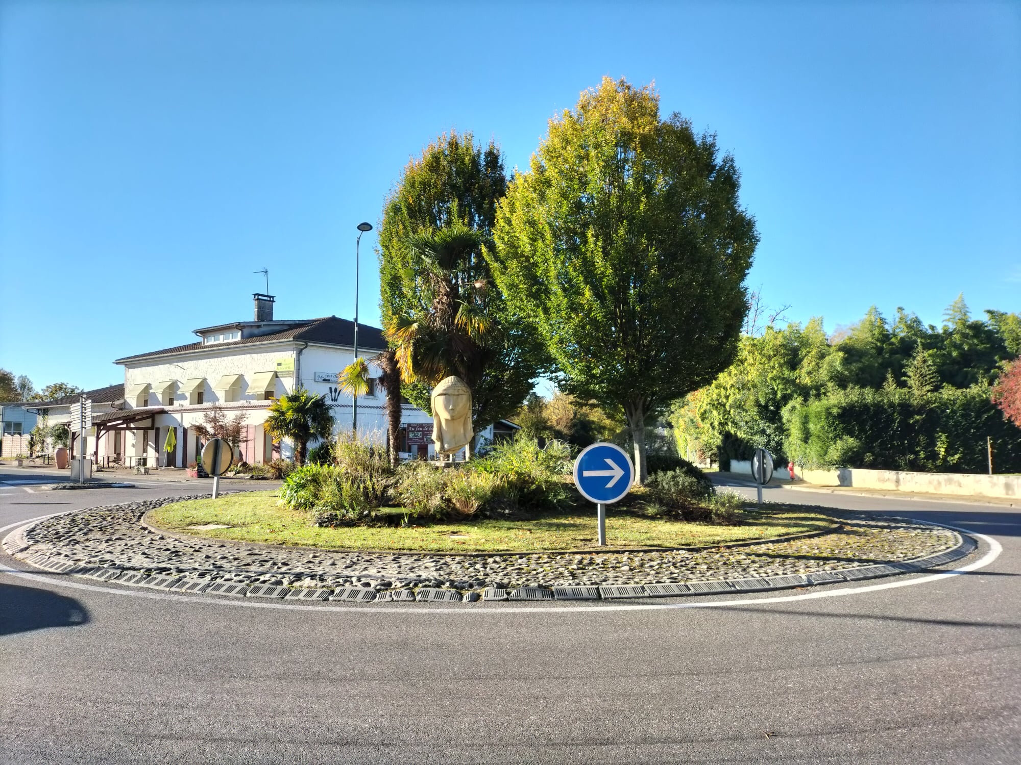 Amou, rond-point bestiole (40)