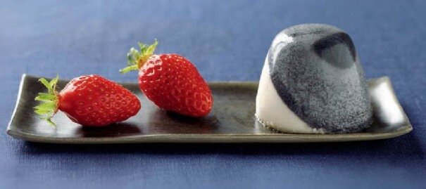 Le sésame : pannacotta black and white (L'Express Styles). Photo © Pierre-Louis Viel.