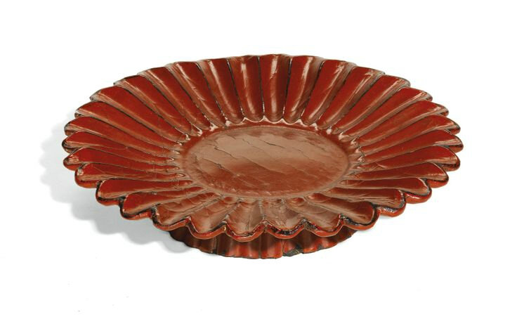 A red lacquer ‘Chrysanthemum’ dish, Song-Yuan dynasty