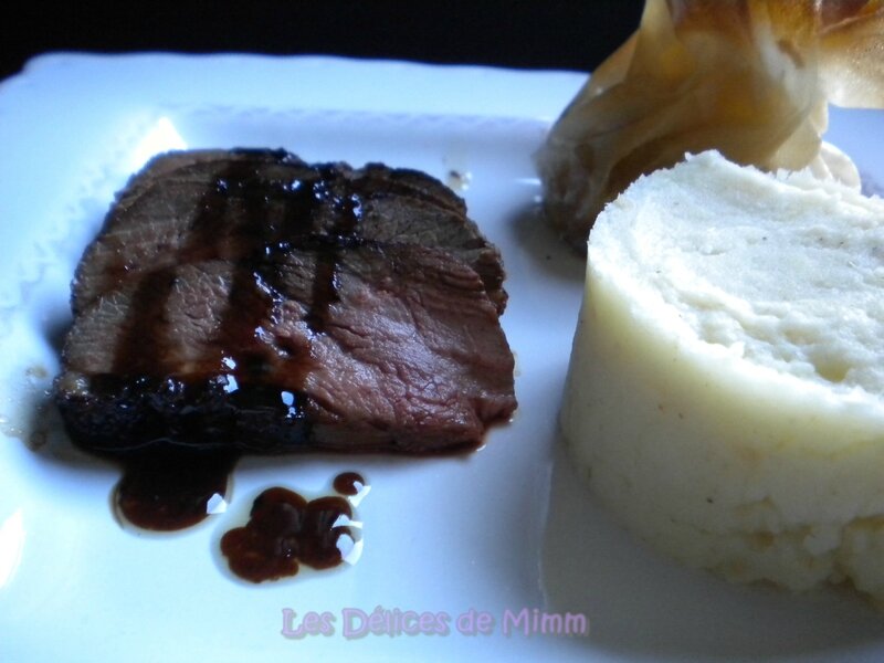 Magret de canard au miel, aumônière de pommes caramélisées et purée de panais 4