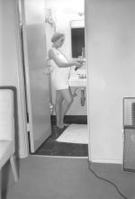 1951-10-LOOK_sitting-LA-beverly_carlton-bathroom-010-1